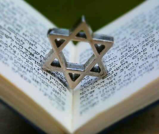 טליתות מהודרות ומארזי קדושה לגבר: חוויה יוקרתית ואותנטית